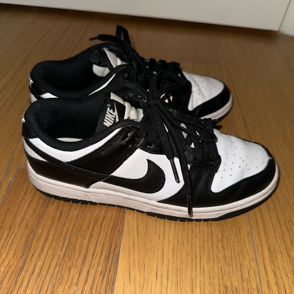 Nike Dunk Classic Black and White Low-Tops - Picture 1 of 6